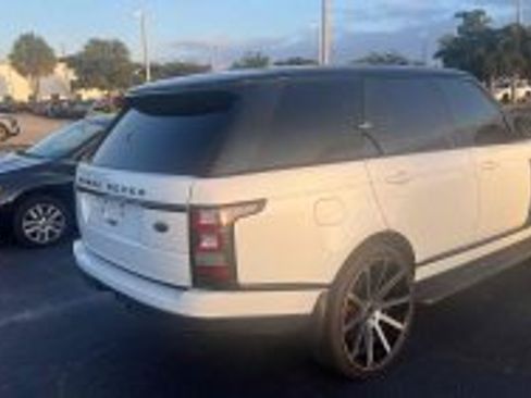 Used 2013 Land Rover Range Rover HSE image 2