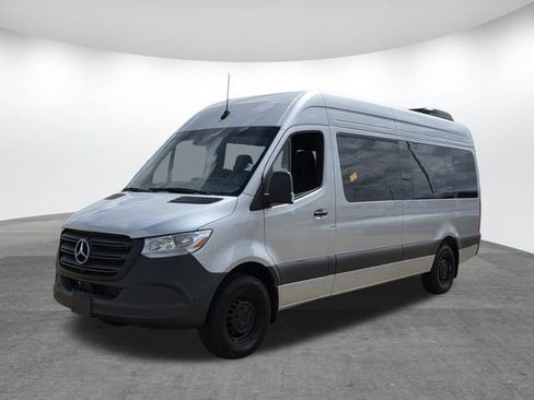 Used 2024 Mercedes-Benz Sprinter 2500 image 7