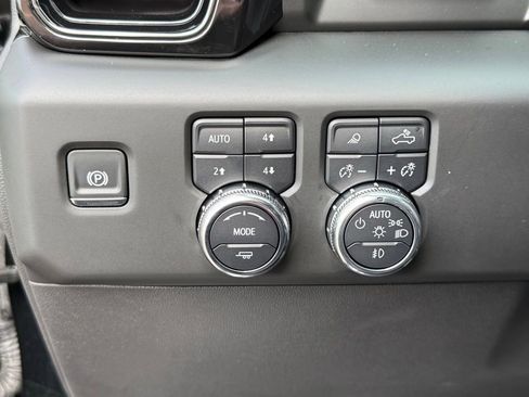 Used 2025 GMC Sierra 1500 AT4 w/ AT4 Premium Package AWD/4WD image 32