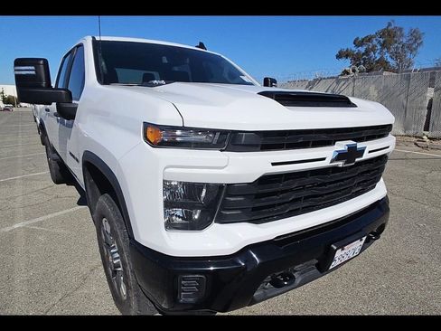 Used 2024 Chevrolet Silverado 2500 Custom w/ Custom Convenience Package RWD image 2