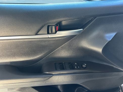 Used 2024 Toyota Camry SE image 10