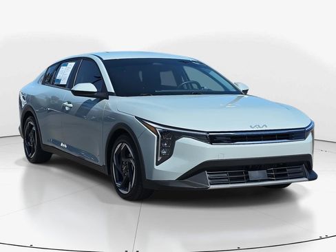 Used 2025 Kia K4 EX image 2