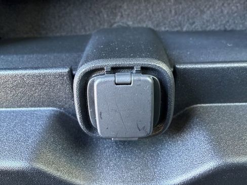 Used 2020 Ford F150 XLT image 27