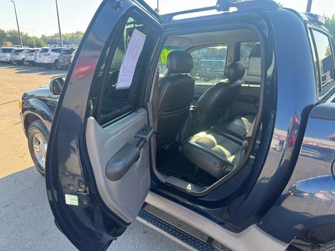 Used 2003 Ford Explorer Sport Trac XLT image 13