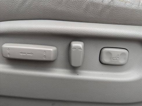 Used 2016 Honda Pilot Touring image 11