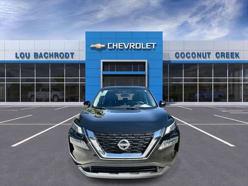 Used 2023 Nissan Rogue SV image 3