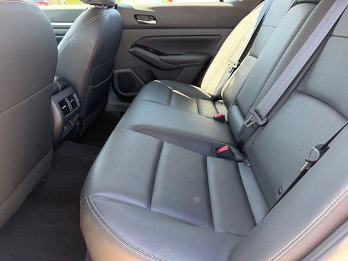 Used 2024 Nissan Altima 2.5 SL FWD image 11