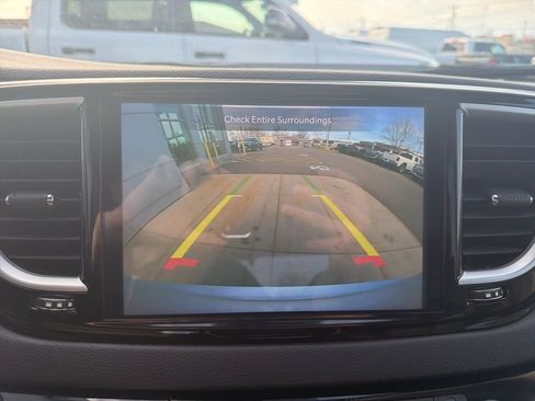 Used 2024 Chrysler Pacifica Touring-L FWD image 28