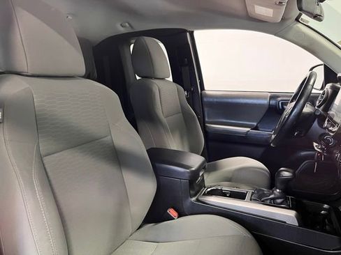 Used 2016 Toyota Tacoma SR5 image 10