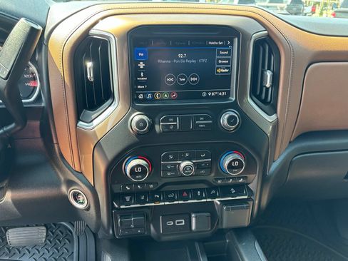Used 2020 Chevrolet Silverado 3500 High Country w/ Z71 Off-Road Package AWD/4WD image 17