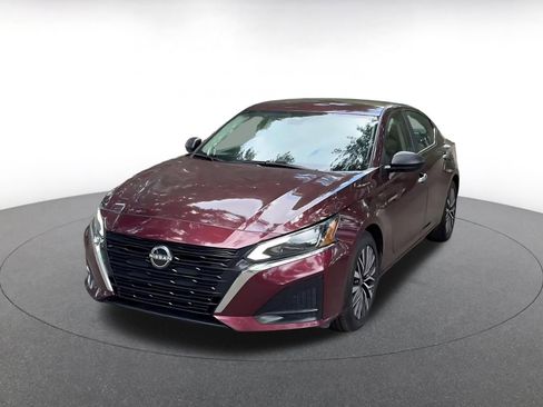 Used 2024 Nissan Altima 2.5 SV FWD image 7
