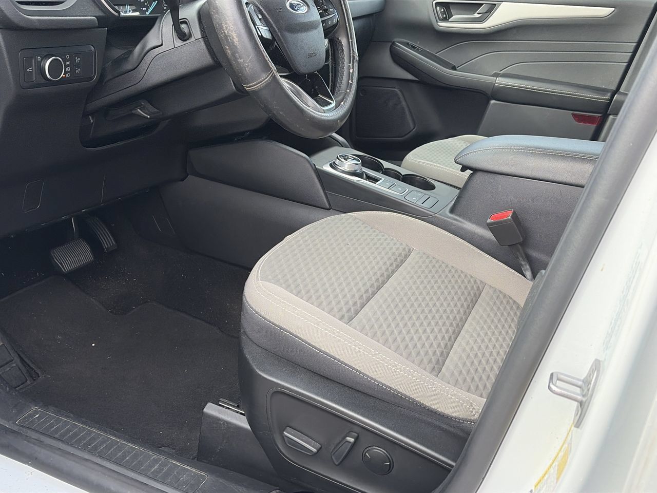 Used 2022 Ford Escape SE w/ SE Sport Appearance Package FWD image 16
