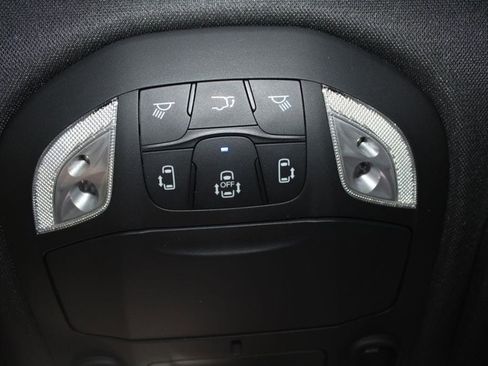 Used 2025 Chrysler Pacifica Limited FWD image 32