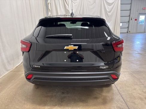 New 2026 Chevrolet Trax LS w/ LS Convenience Package FWD image 5