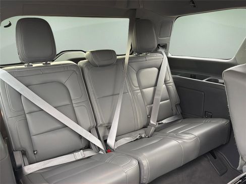 Used 2019 Lincoln Navigator Reserve AWD/4WD image 24