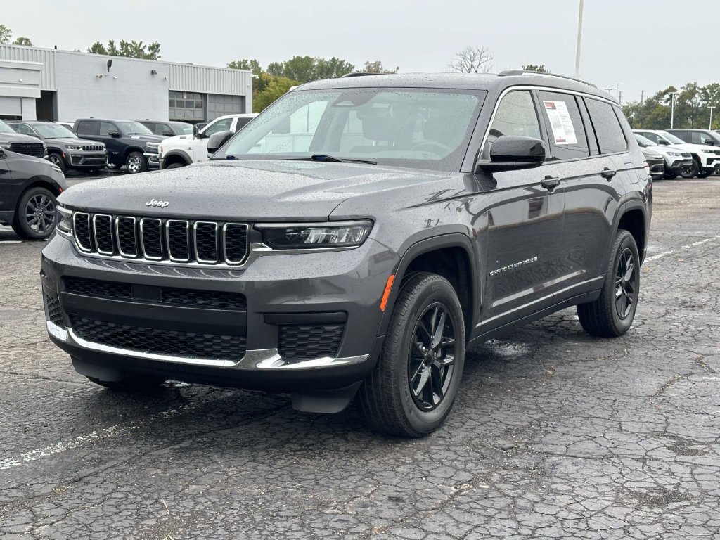 Used 2023 Jeep Grand Cherokee L Laredo w/ Luxury Tech Group I AWD/4WD image 7