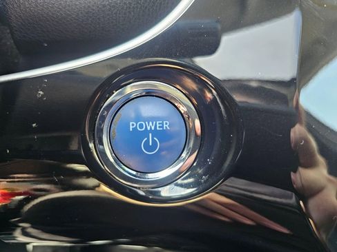 Used 2016 Toyota Prius Three w/ Advanced Technology Package image 30