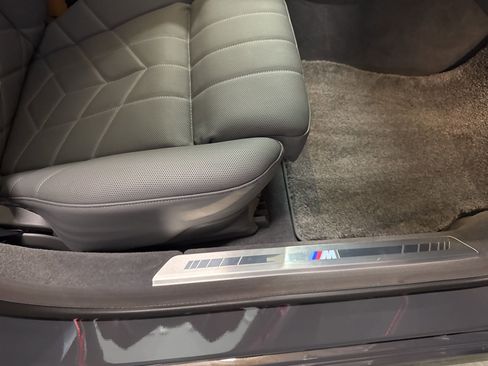 Used 2025 BMW i7 xDrive60 image 29