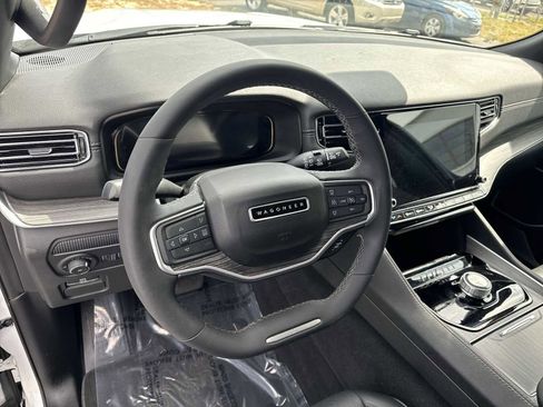 Used 2024 Jeep Wagoneer L Series II w/ Flexible Seating Group RWD image 2