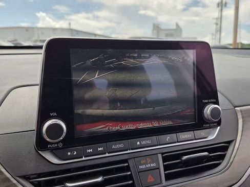 Used 2025 Nissan Altima 2.5 SV FWD image 19