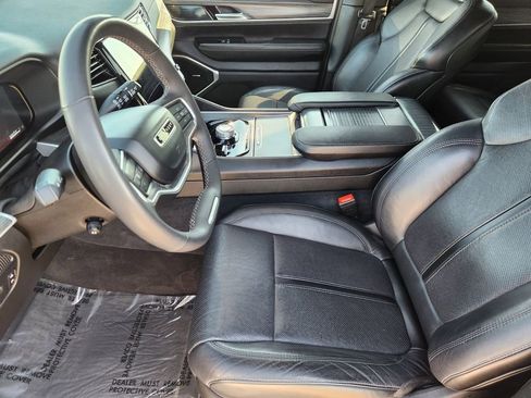 Used 2024 Jeep Wagoneer Series II w/ Flexible Seating Group image 13