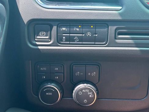 Used 2023 Chevrolet Suburban Z71 AWD/4WD image 11
