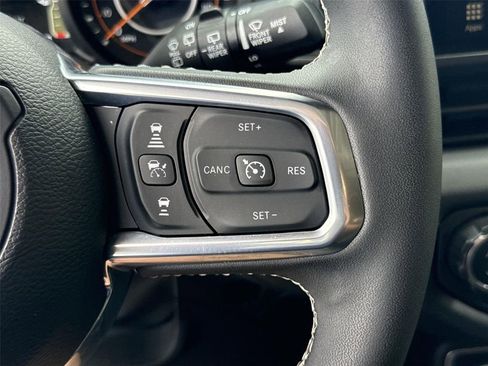 Used 2025 Jeep Wrangler Unlimited Sahara AWD/4WD image 33