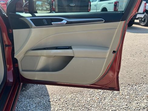 Used 2014 Ford Fusion SE w/ Equipment Group 202A FWD image 21