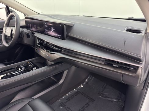 Used 2025 Nissan Murano SV image 13