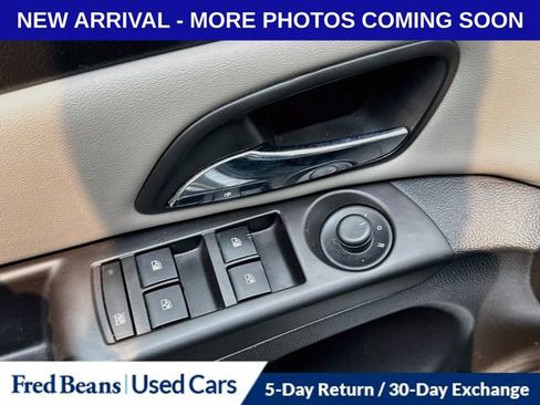 Used 2014 Chevrolet Cruze LS FWD image 1