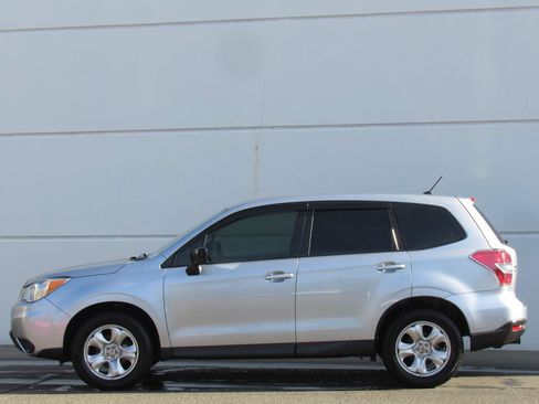 Used 2015 Subaru Forester 2.5i AWD/4WD image 4