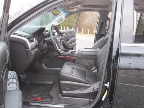 Used 2019 GMC Yukon XL SLT w/ Premium Edition image 57