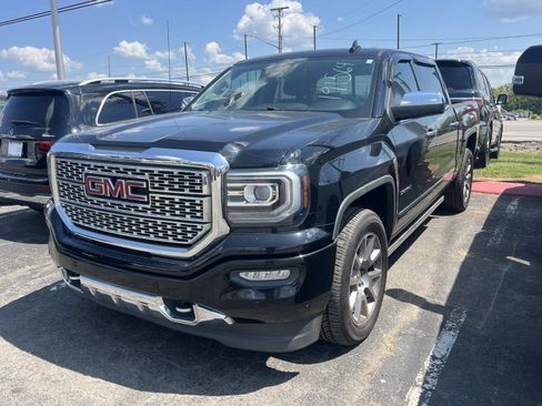 Used 2018 GMC Sierra 1500 Denali w/ Denali Ultimate Package AWD/4WD image 3
