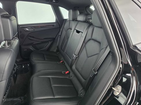 Used 2024 Porsche Macan AWD/4WD image 17