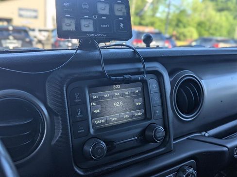 Used 2019 Jeep Wrangler Unlimited Sport S AWD/4WD image 18
