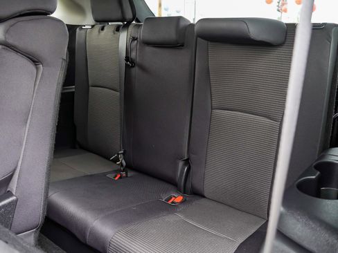 Used 2023 Toyota Highlander LE FWD image 24