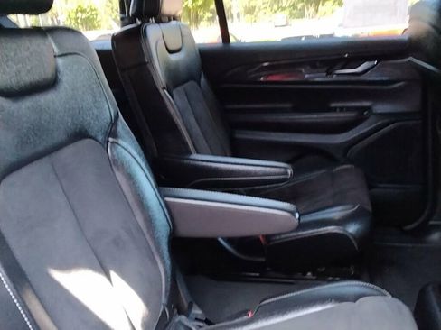 Used 2023 Jeep Grand Cherokee L Laredo RWD image 11
