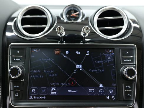 Used 2019 Bentley Bentayga AWD/4WD image 40