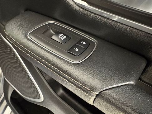 Used 2019 RAM 1500 Laramie AWD/4WD image 13