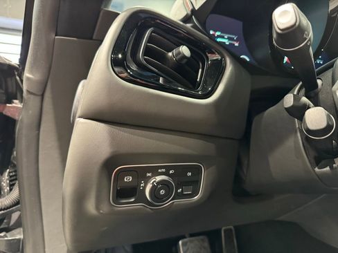 Used 2020 Aston Martin V8 Vantage Coupe image 20