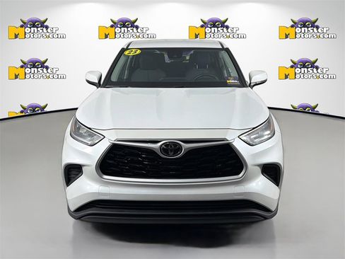Used 2023 Toyota Highlander L image 2