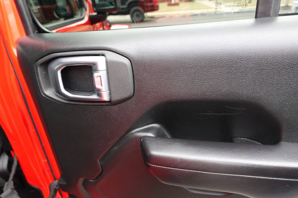 Used 2021 Jeep Wrangler Unlimited Rubicon w/ Dual Top Group AWD/4WD image 41