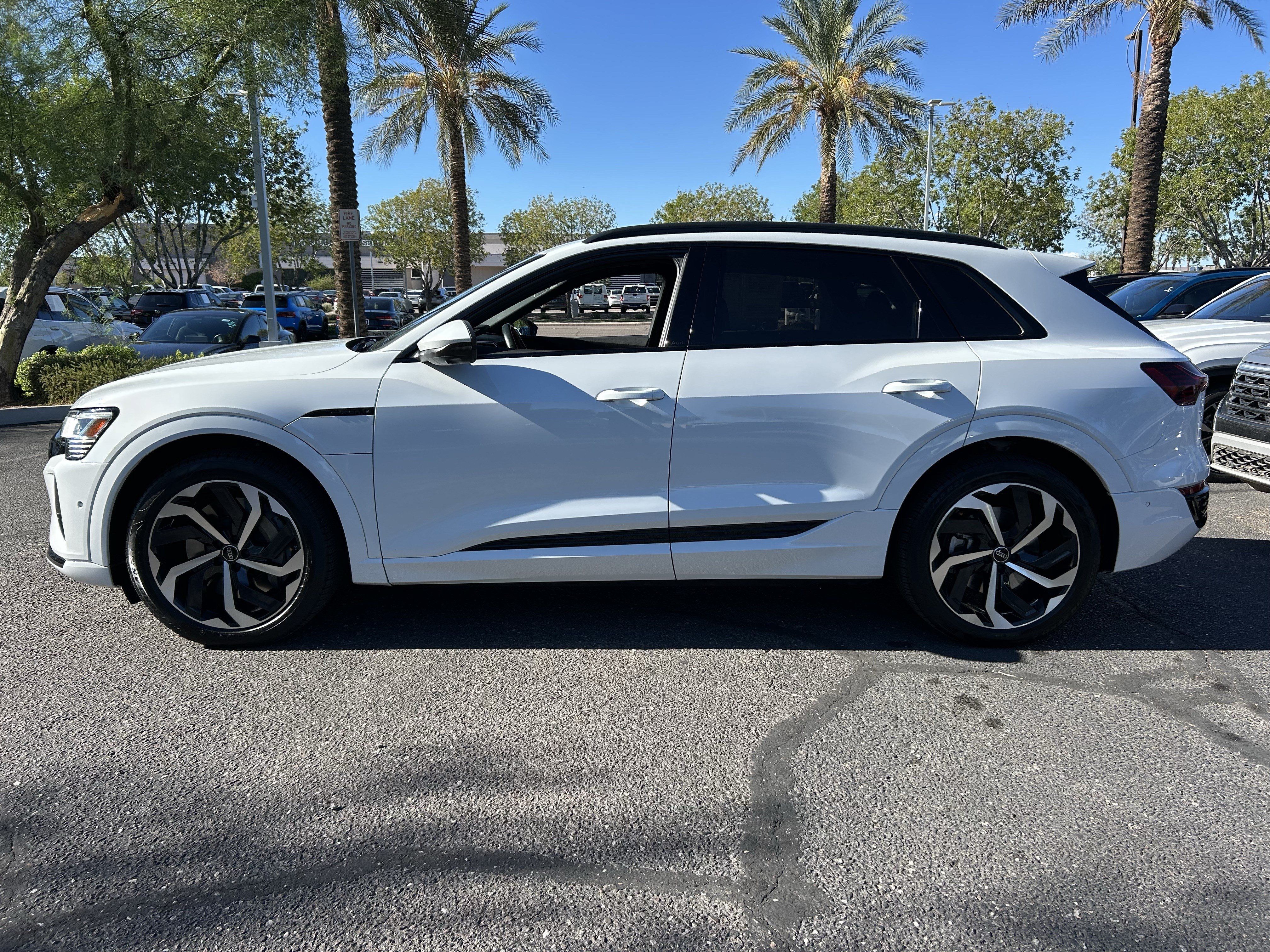 Used 2024 Audi Q8 e-tron Premium Plus w/ Premium Plus Package AWD/4WD image 2