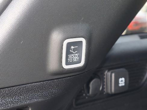 New 2025 Jeep Grand Cherokee Laredo w/ Luxury Tech Group I image 16