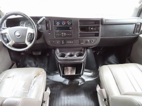 Used 2018 Chevrolet Express 2500 w/ Driver Convenience Package image 10