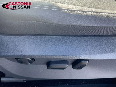 Used 2022 Volkswagen Tiguan SE AWD/4WD image 25