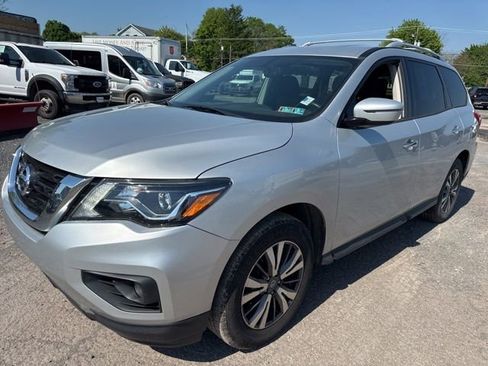 Used 2019 Nissan Pathfinder SV AWD/4WD image 2