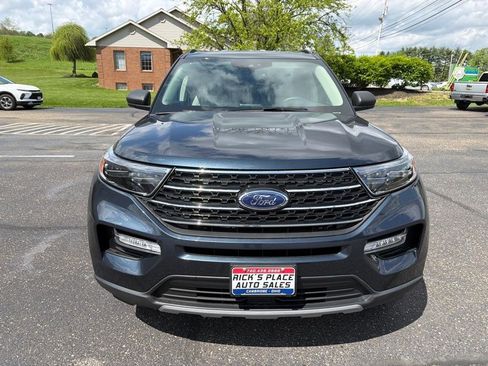 Used 2023 Ford Explorer XLT w/ Equipment Group 202A AWD/4WD image 8