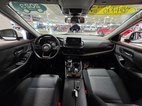 Used 2023 Nissan Rogue SV AWD/4WD image 18