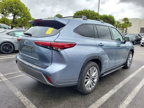 Used 2022 Toyota Highlander Platinum image 4